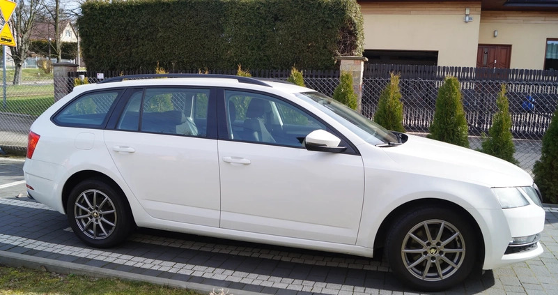 Skoda Octavia cena 44500 przebieg: 172880, rok produkcji 2019 z Sosnowiec małe 781